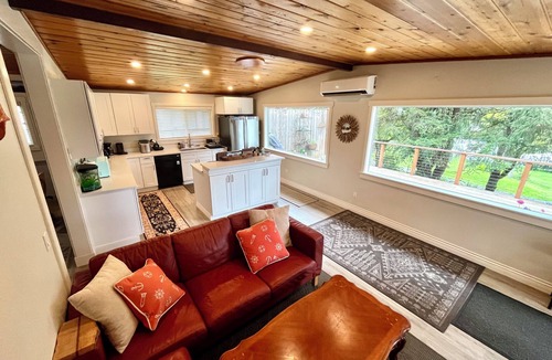 Vaughn House | NEW - Vaughn Bay Canopy Suite