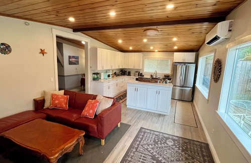 Vaughn House | NEW - Vaughn Bay Canopy Suite