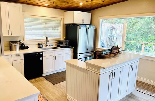 Vaughn House | NEW - Vaughn Bay Canopy Suite