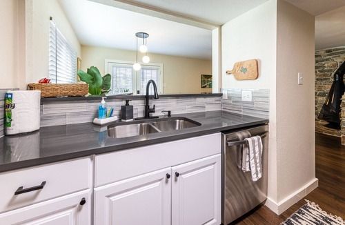 Zilker Condo | NEW! Vibrant Zilker Condo - Sleeps 5, Free Parking