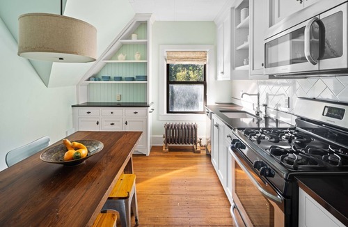 Summit - University Apartment | New Victorian Mansion Bed and Breakfast Penthouse