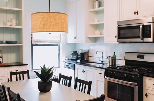 Summit - University Apartment | New Victorian Mansion Bed and Breakfast Penthouse