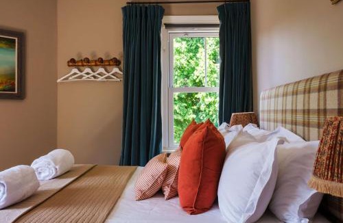 Frome House | NEW Victorian Residence - sleeps 12