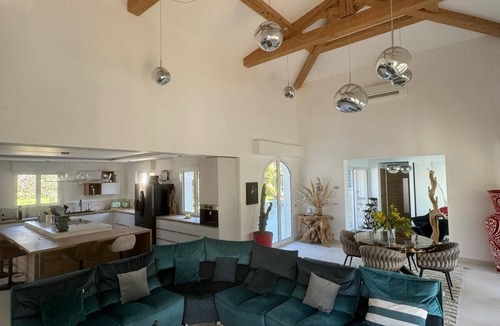 Les Restanques House | New villa in secure estate