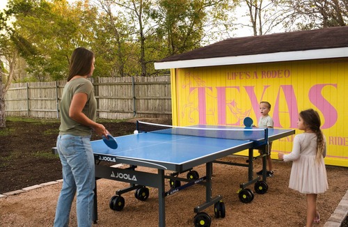 West Oak Hill House | NEW Villa w/Pool HotTub GameRoom Movie Sleeps20