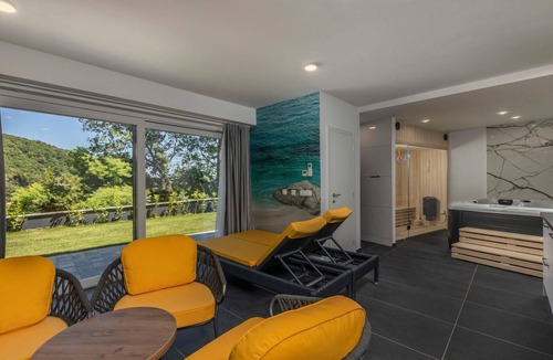 Obrs Villa | NEW! Villa with 6 Bedrooms and Heated Pool