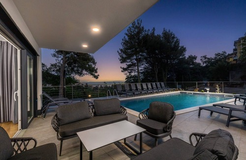 Obrs Villa | NEW! Villa with 6 Bedrooms and Heated Pool