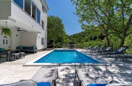 Kucice Villa | New! Villa Zara with 34 sqm heated Pool, Jacuzzi, Billiard, Table tennis, 8pax
