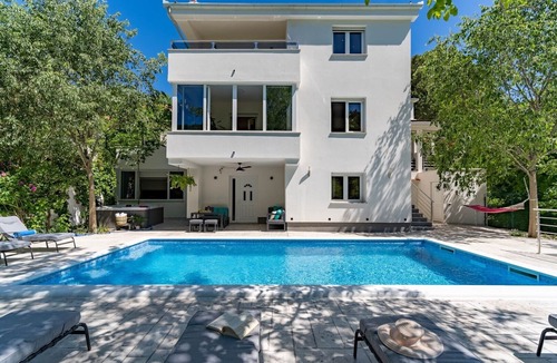 Kucice Villa | New! Villa Zara with 34 sqm heated Pool, Jacuzzi, Billiard, Table tennis, 8pax