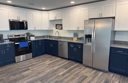Crystal River House | New VRBO 2026 open dates-New 4/3 with heated pool, dock, kayaks, outdoor space