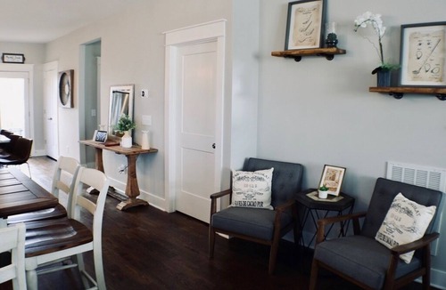 Woodbine House | New VRBO ♫ 3 Miles to Downtown ♫ Walk to Coffee & Food