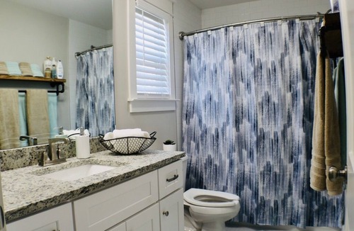 Woodbine House | New VRBO ♫ 3 Miles to Downtown ♫ Walk to Coffee & Food