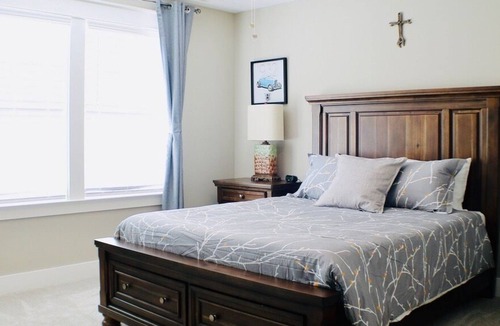 Woodbine House | New VRBO ♫ 3 Miles to Downtown ♫ Walk to Coffee & Food