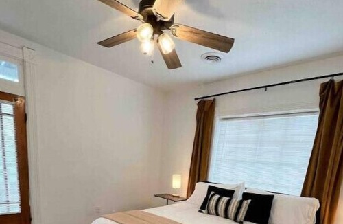 Madison House | NEW! Walk to Main St-King beds