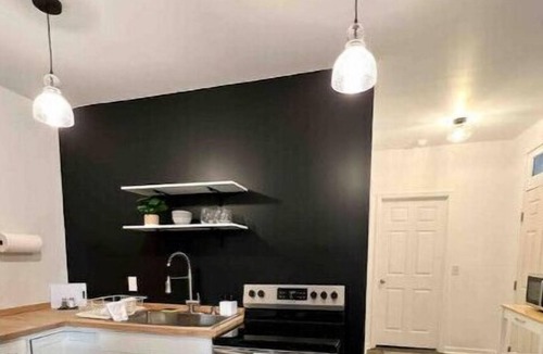 Madison House | NEW! Walk to Main St-King beds