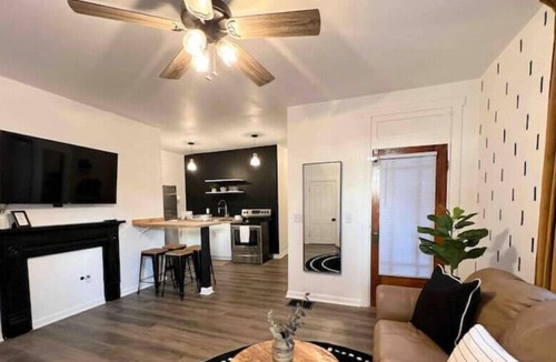 Madison House | NEW! Walk to Main St-King beds