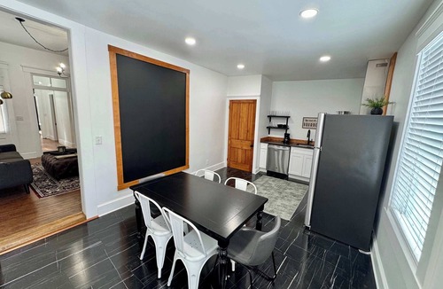 Clifton House | New! Walkable on Restaurant row! 3bd1.5ba -Hot Tub