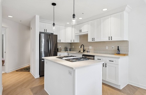 East Queen Anne Condo | NEW! Walkable Seattle Gem Close To Everything