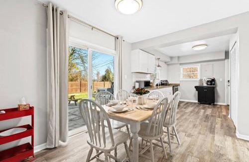 Anchorville Apartment | New! Warm & Cozy 3BR w/Hot Tub, Firepit & BBQ!