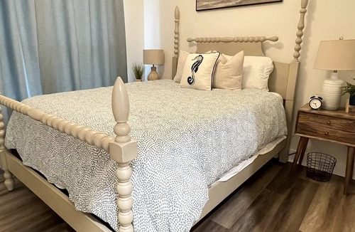 Shellman Bluff House | New-water and golf course view. Sleeps 8, 3 bedrooms, 2 baths, 4 beds.