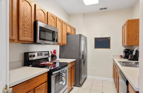 Windsor Hills Condo | New Water Park! Huge Pool, 5 Minutes to Disney World!🏝