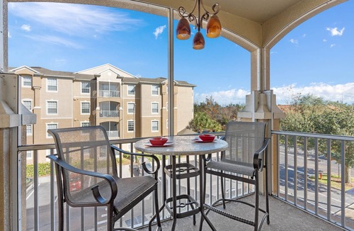 Windsor Hills Condo | New Water Park! Huge Pool, 5 Minutes to Disney World!🏝