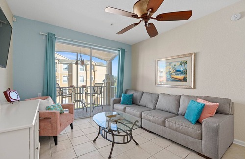Windsor Hills Condo | New Water Park! Huge Pool, 5 Minutes to Disney World!🏝
