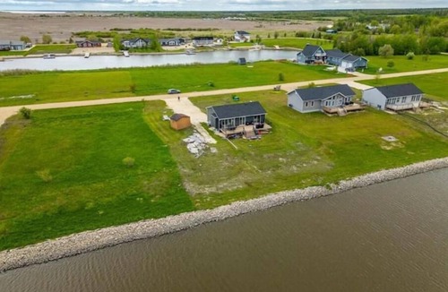 Gimli House | New waterfront- 5 bedroom home