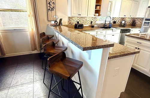 Lake Lorraine House | NEW Waterfront Escape - Easy Check-In/GYM/EV Charger!