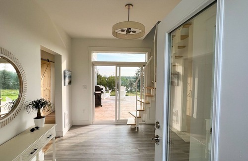 Hope River House | NEW…Waterfront, Hot Tub, Private