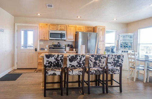 Cedar Lane House | New waterfront listing in Sargent!