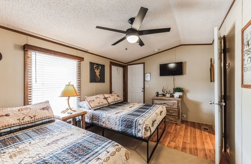 Kingston Cabin | NEW! Waterfront Lodge - The Lodges at Fossil Creek