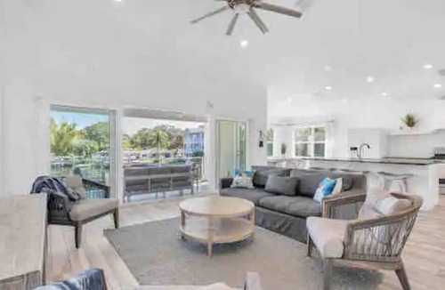 Point Seaside House | New! Waterfront luxury Home. Whole house. Elevator!