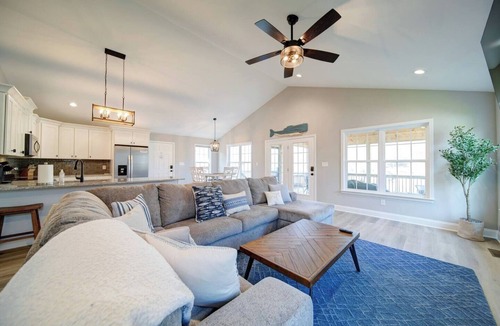 Southmont Cottage | NEW! Waterfront | Private Dock | Firepit | Kayaks