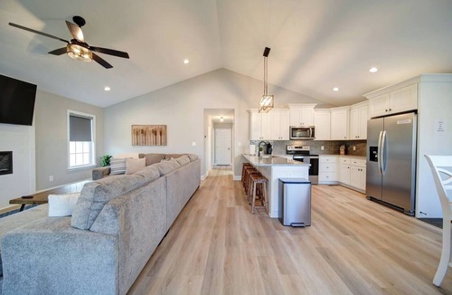 Southmont Cottage | NEW! Waterfront | Private Dock | Firepit | Kayaks