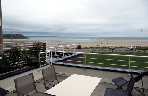 Plomodiern Apartment | New waterfront rental with sea view