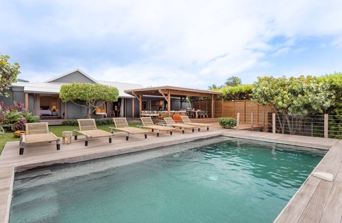 Cul de Sac Villa | NEW Waterfront villa