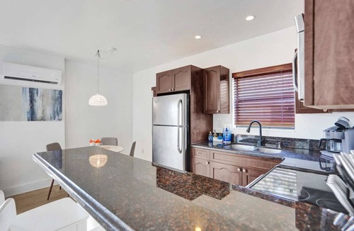 North Beach Apartment | New! Waves on Walnut # 1