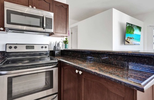 North Beach Apartment | New! Waves on Walnut # 1