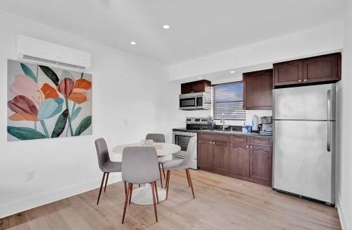 North Beach Apartment | New! Waves On Walnut # 6