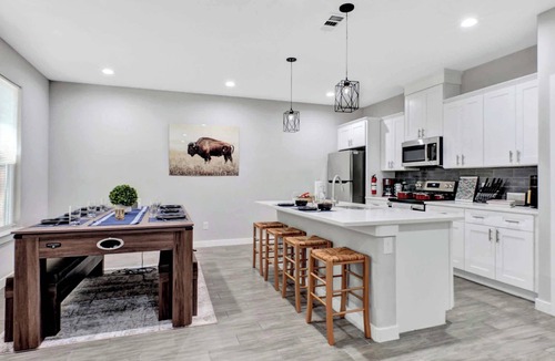 Waxahachie House | New*Waxahachie Walk Up, 8PPL. 1 Mi DWTN, 10 Min Nolan University+BS&W