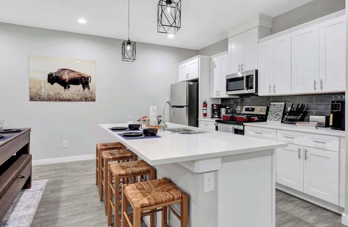 Waxahachie House | New*Waxahachie Walk Up, 8PPL. 1 Mi DWTN, 10 Min Nolan University+BS&W