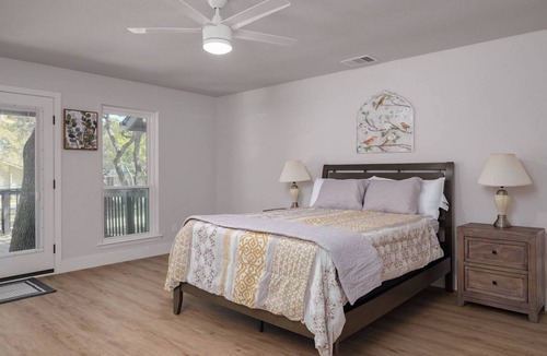 Round Rock West House | New! Welcome to Abbey Rd - Family Friendly, Nice Neighborhood, Convenient Location, FirePit