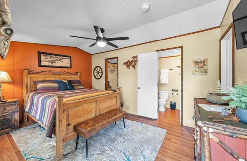 Kingston Cabin | NEW! Wild Horses (Suite 1) by The Lodges at Fossil Creek