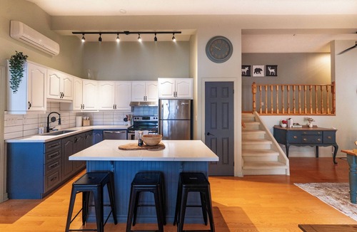 Haliburton Cottage | NEW! Winter Lake House - 5 min to Haliburton
