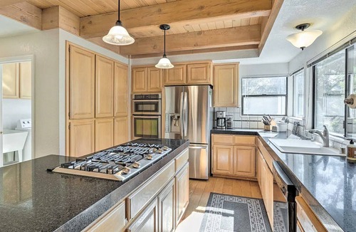 Auburn House | NEW Winter Retreat 4B Hot Tub Sauna Pets Welcome with Tranquil Creek in Backyard