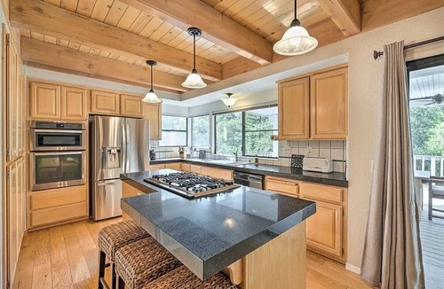 Auburn House | NEW Winter Retreat 4B Hot Tub Sauna Pets Welcome with Tranquil Creek in Backyard
