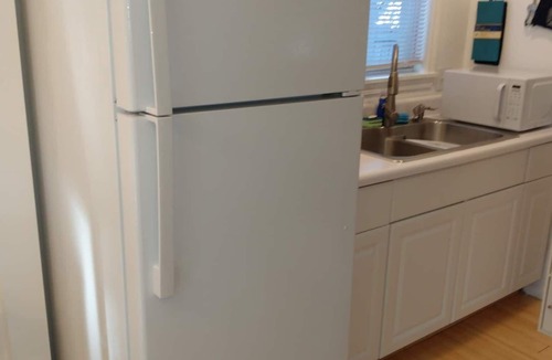 Fayetteville Apartment | (NEW YEAR SPECIAL Avail Jan 1-5) Victorian with Yards near University