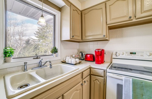 Binghamton House | New York Abode: 2 Mi to Binghamton University!