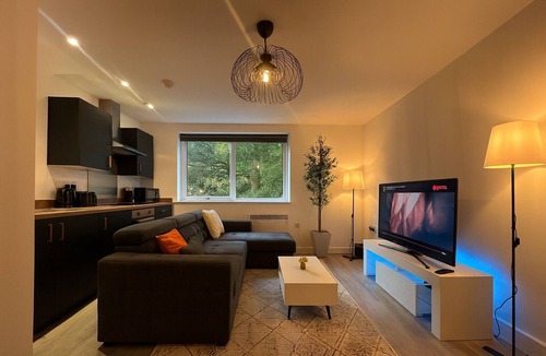 Bradford Apartment | New York Luxe + Onsite Parking